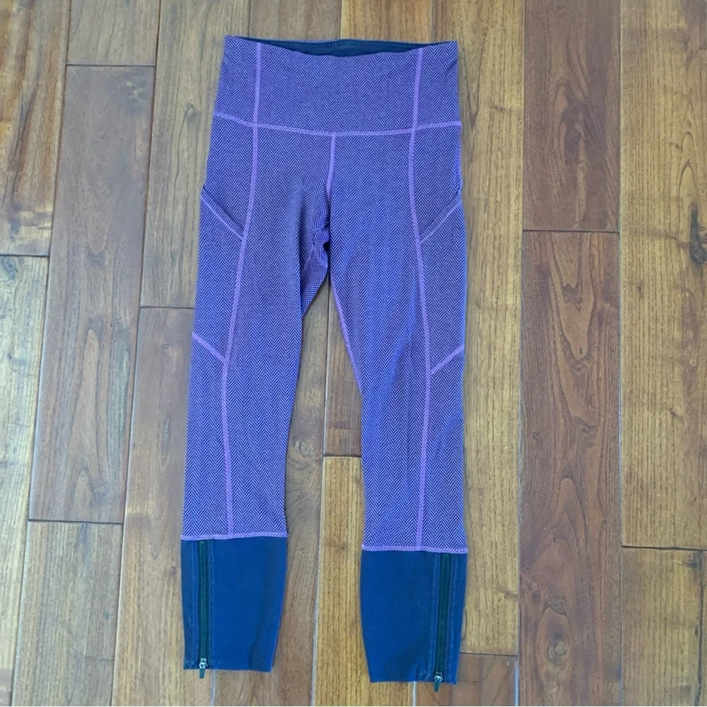 Lululemon Crop Leggings Size 4 Rebel Runner Grape & Black Herringbone Ankle Zip